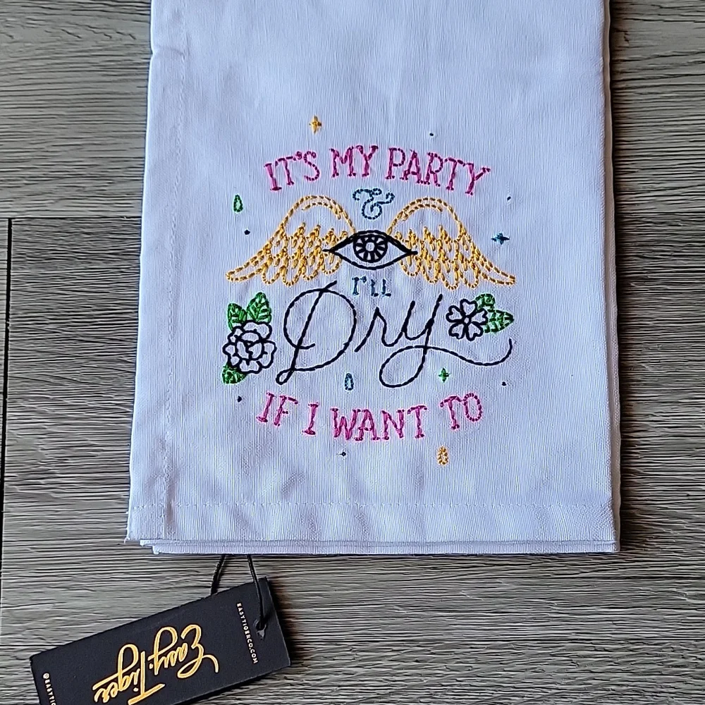 NWT Set Of 2 Easy, Tiger Embroidered Dish Towels